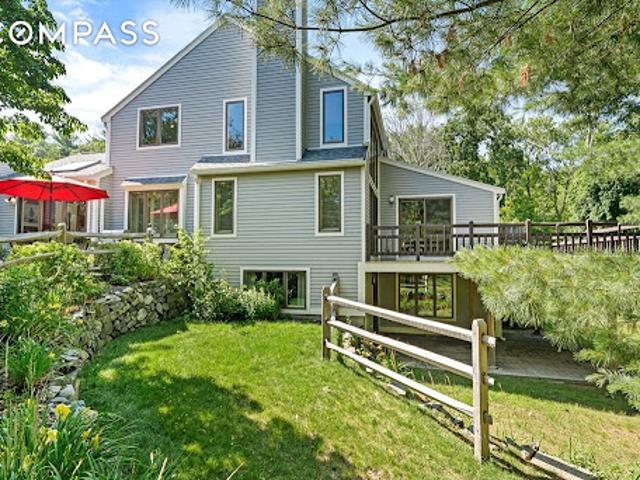 Apartment for sale in Wayland, Massachusetts