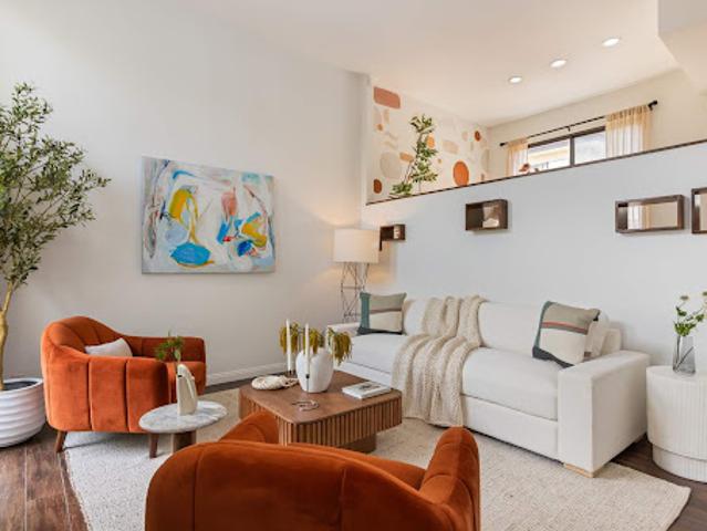 Apartment for sale in Canoga Park, California