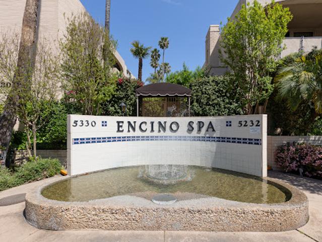 Apartment for sale in Encino Apartment for sale in Encino