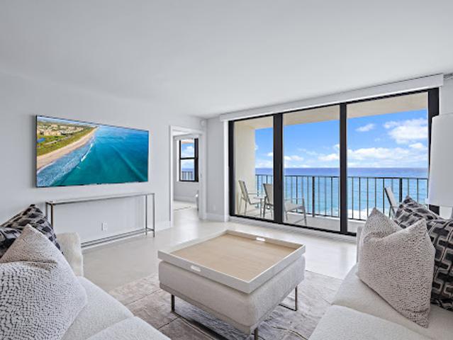 Apartment for sale in Palm Beach, Florida