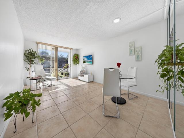 Apartment for sale in Sunrise, Florida