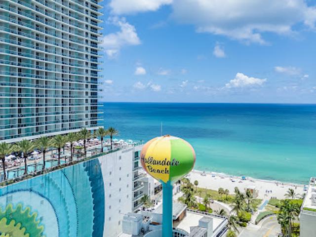 Apartment for sale in Hallandale, Florida