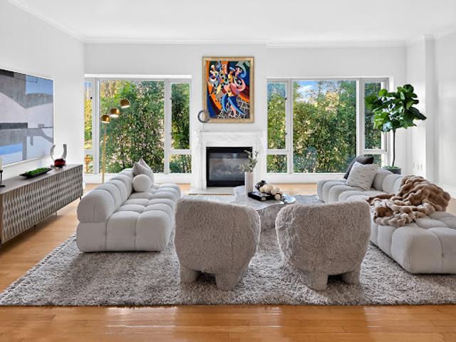 Apartment for sale in Canoga Park, California