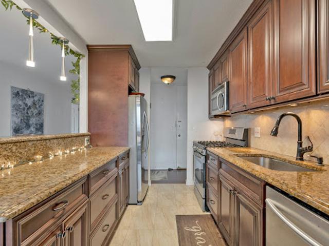 Apartment for sale in Fort Lee, New Jersey