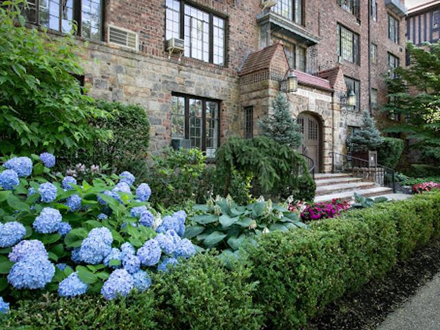 Apartment for sale in Forest Hills, New York