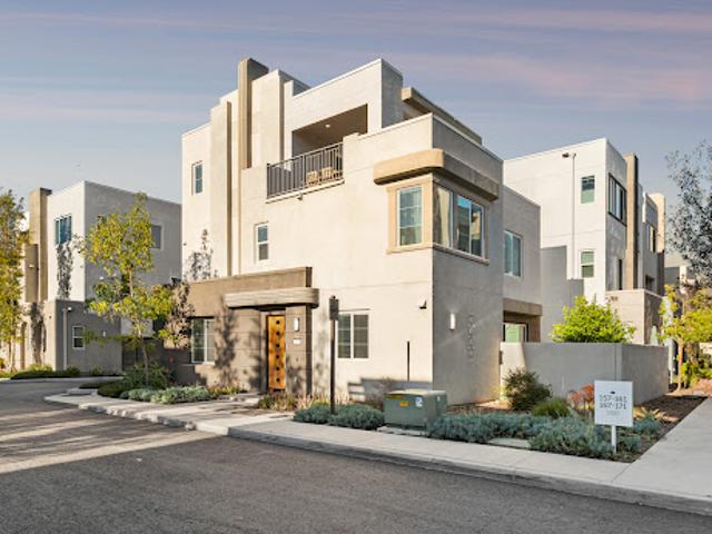 Apartment for sale in Irvine, California