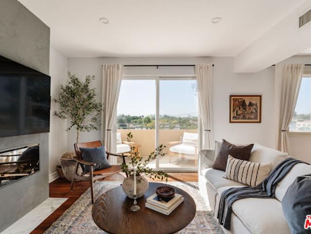 Apartment for sale in Canoga Park, California