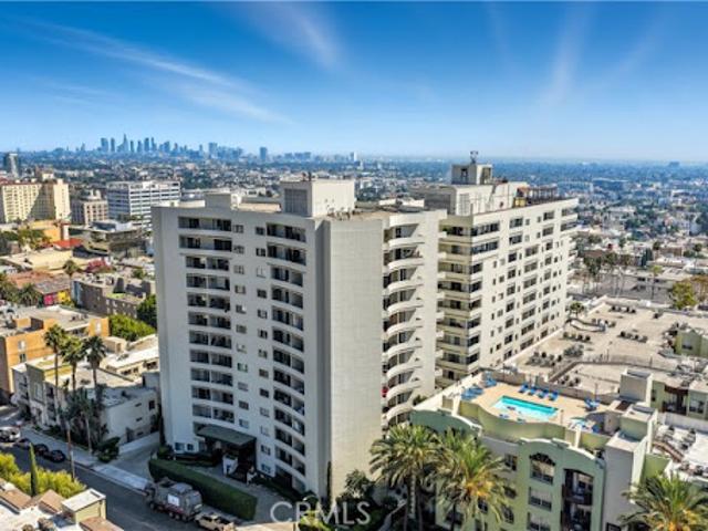 Apartment for sale in Canoga Park, California