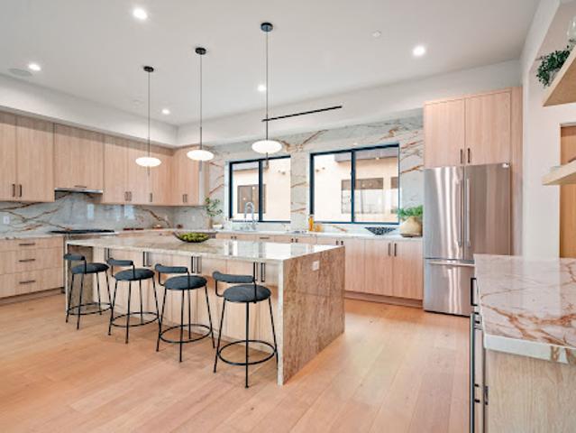 Apartment for sale in Canoga Park, California