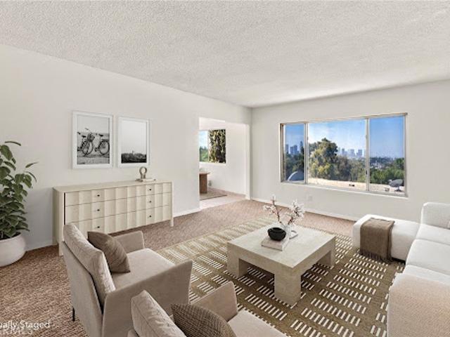 Apartment for sale in Canoga Park, California