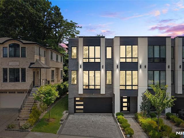 Apartment for sale in Fort Lee, New Jersey