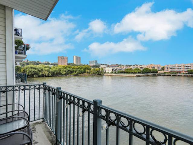 Apartment for sale in Edgewater, New Jersey