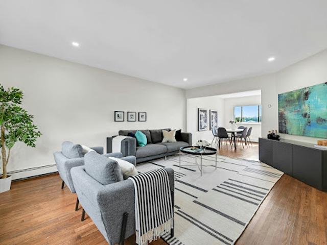 Apartment for sale in Edgewater, New Jersey