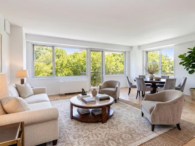Apartment for sale in Arverne, New York