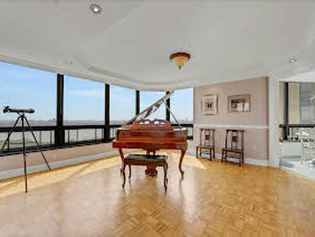 Apartment for sale in Fort Lee