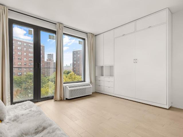 Apartment for sale in Arverne, New York