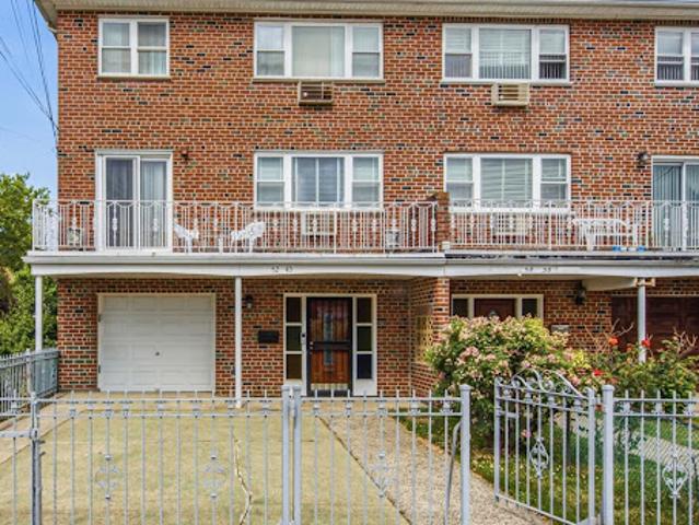 Apartment for sale in Queens, Arverne