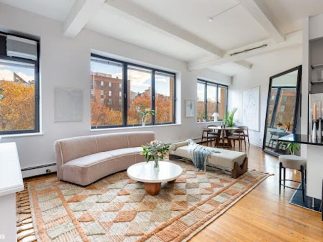 Apartment for sale in Arverne, New York