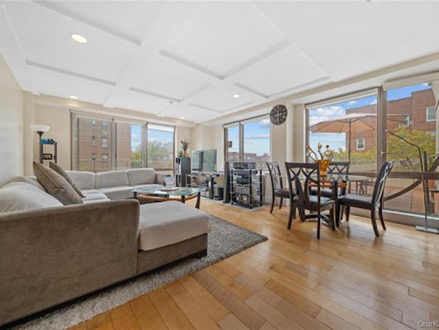 Apartment for sale in Queens, Arverne