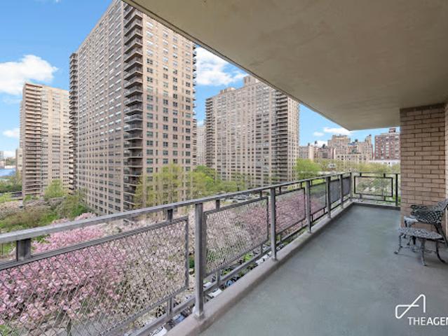 Apartment for sale in Arverne, New York