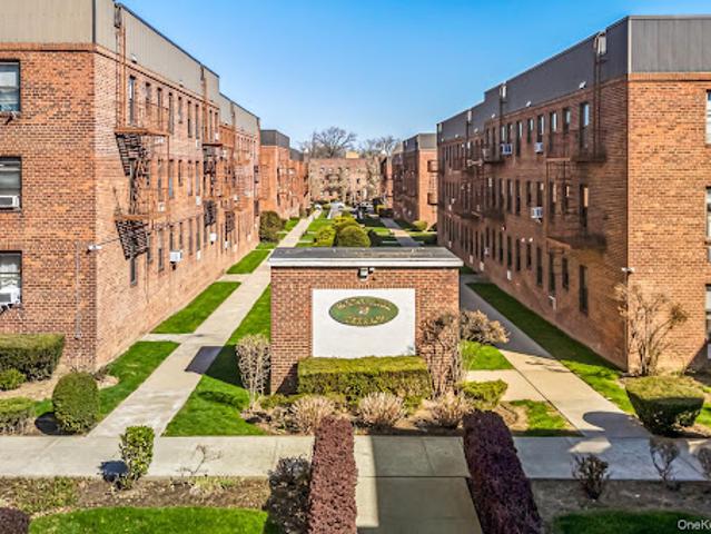 Apartment for sale in Arverne, New York