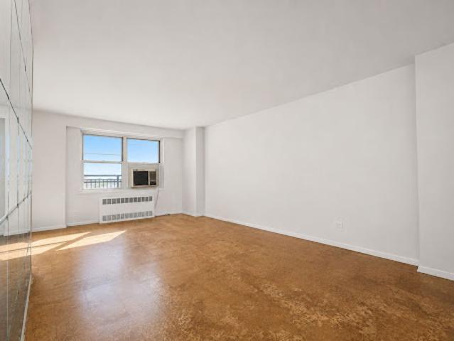 Apartment for sale in Arverne, New York