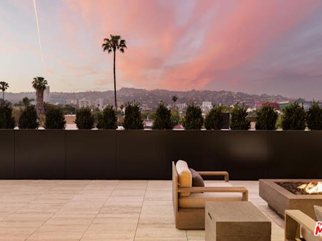 Apartment for sale in Canoga Park, California