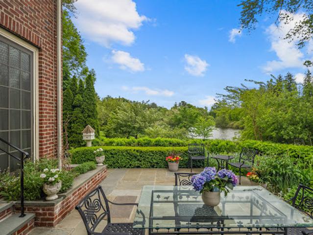 Apartment for sale in New Canaan, Connecticut