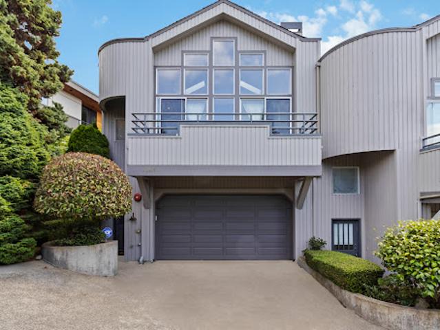 Apartment for sale in Kirkland Apartment for sale in Kirkland