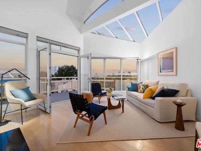Apartment for sale in Santa Monica, California