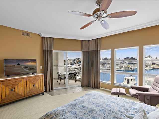 Apartment for sale in Corona Del Mar, California