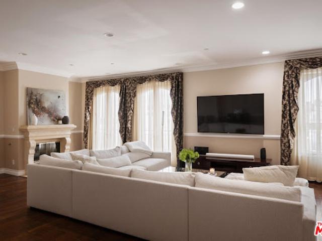 Apartment for sale in Beverly Hills, California