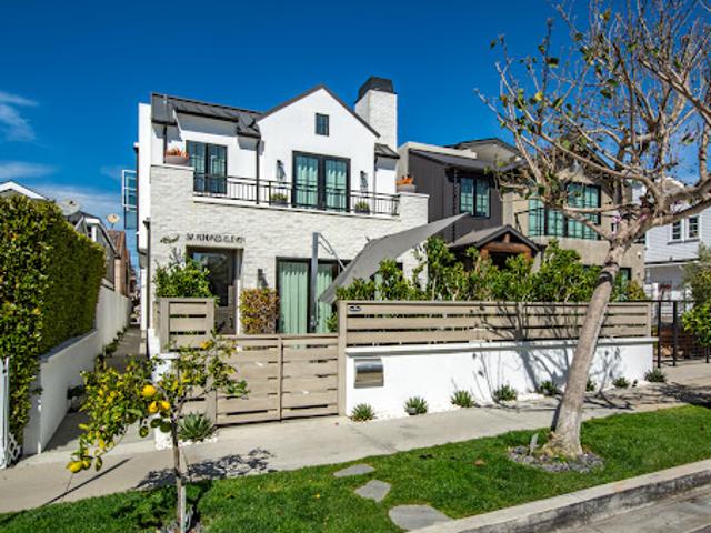 Apartment for sale in Corona Del Mar, California