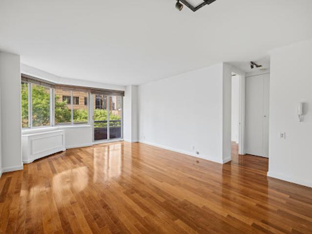 Apartment for sale in Arverne, New York