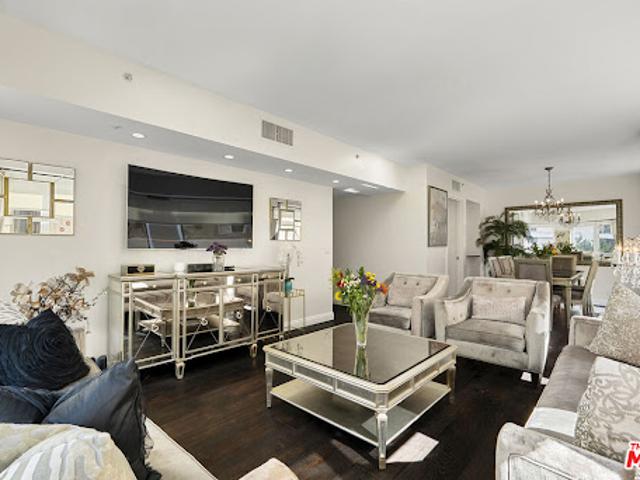 Apartment for sale in Canoga Park, California