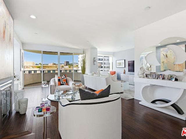 Apartment for sale in Canoga Park, California