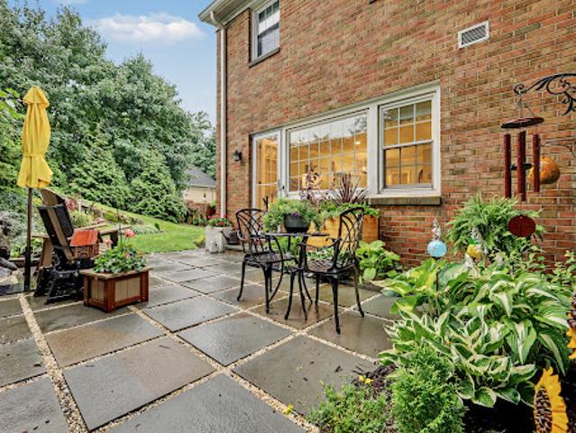 Apartment for sale in New Canaan, Connecticut