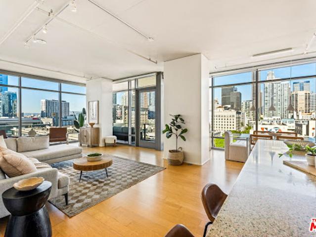 Apartment for sale in Canoga Park, California