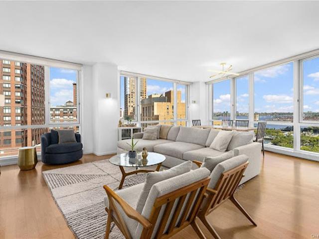 Apartment for sale in Arverne, New York