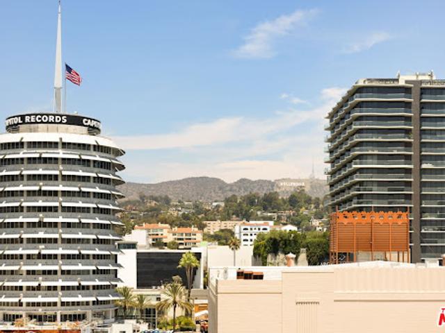 Apartment for sale in Canoga Park, California