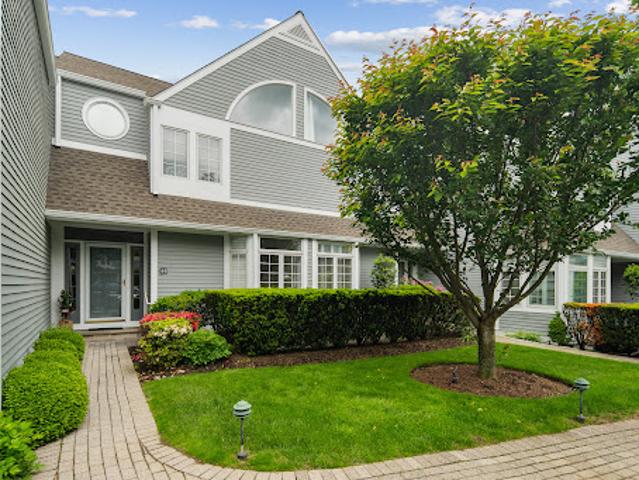 Apartment for sale in Darien