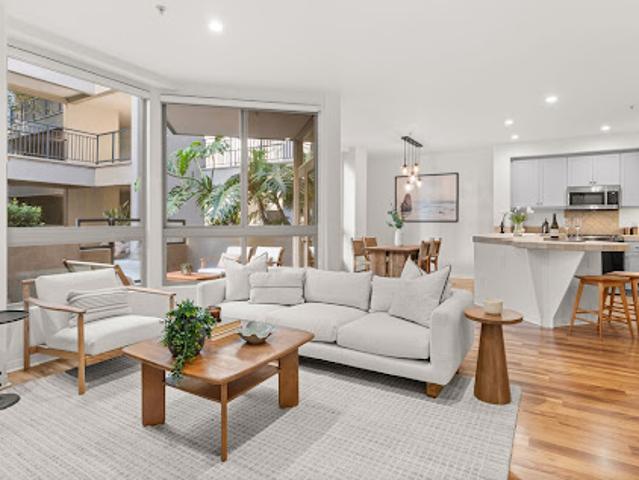 Apartment for sale in Canoga Park, California