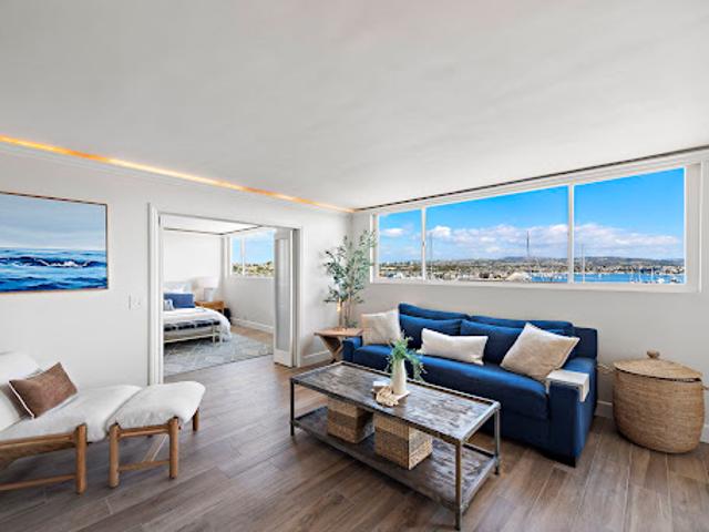 Apartment for sale in Corona Del Mar, California