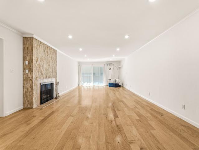 Apartment for sale in Canoga Park, California