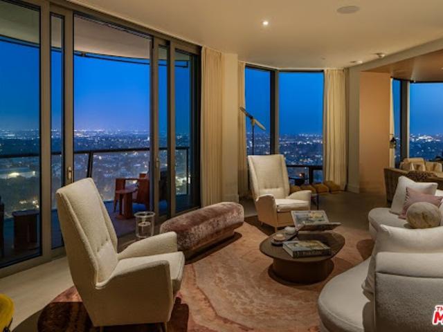 Apartment for sale in Canoga Park, California