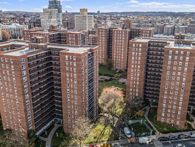 Apartment for sale in Queens, Arverne