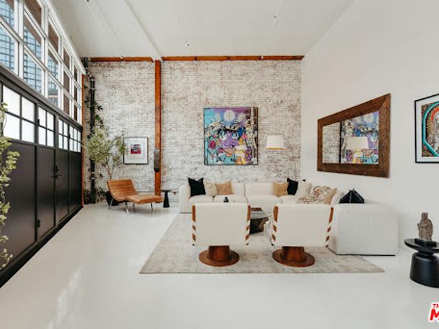 Apartment for sale in Canoga Park, California