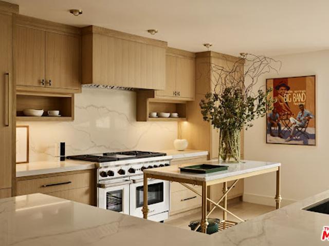 Apartment for sale in Beverly Hills, California
