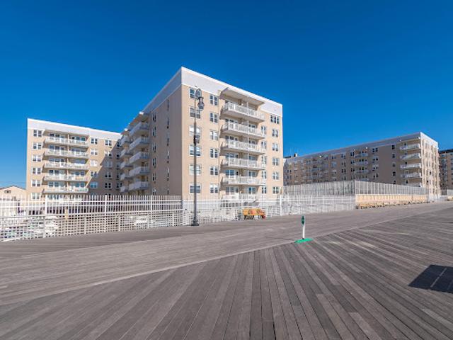 Apartment for sale in Long Beach Apartment for sale in Long Beach