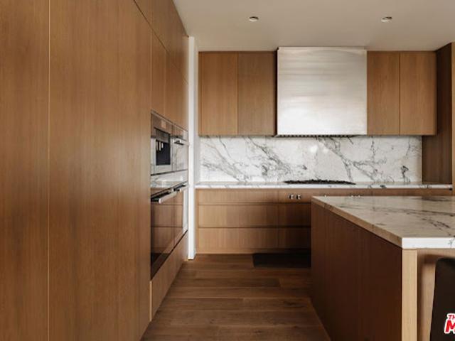 Apartment for sale in Canoga Park, California